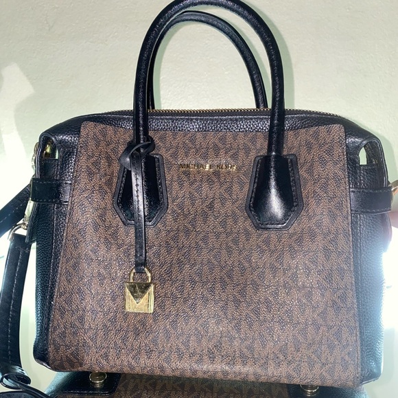 MK PURSE - Picture 1 of 5